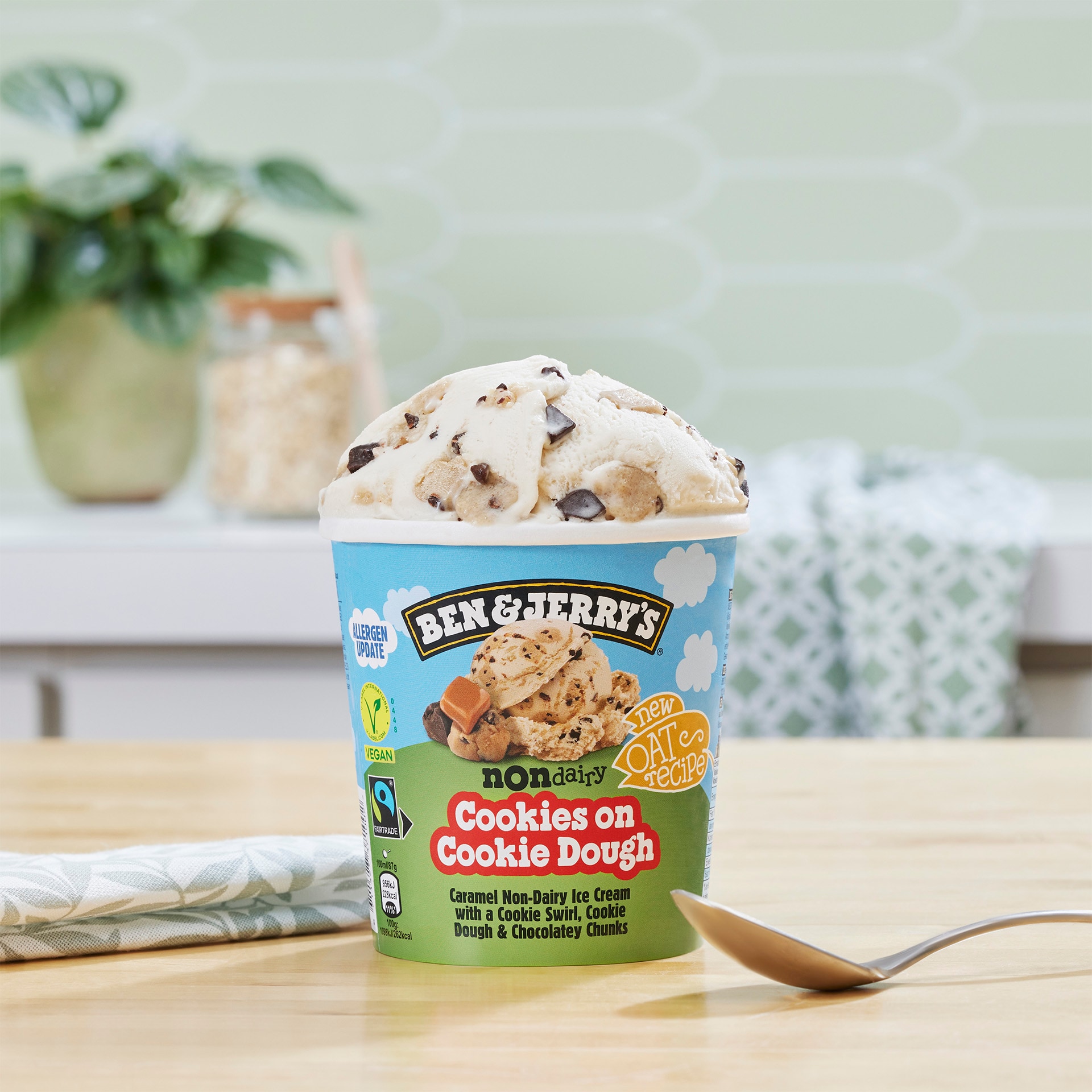 Cookies on Cookie Dough Non-Dairy Oat Tubs